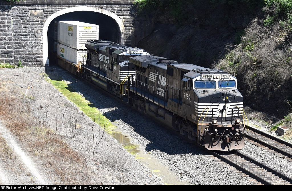 NS 9790 and NS 1231 Out of the Tunnel